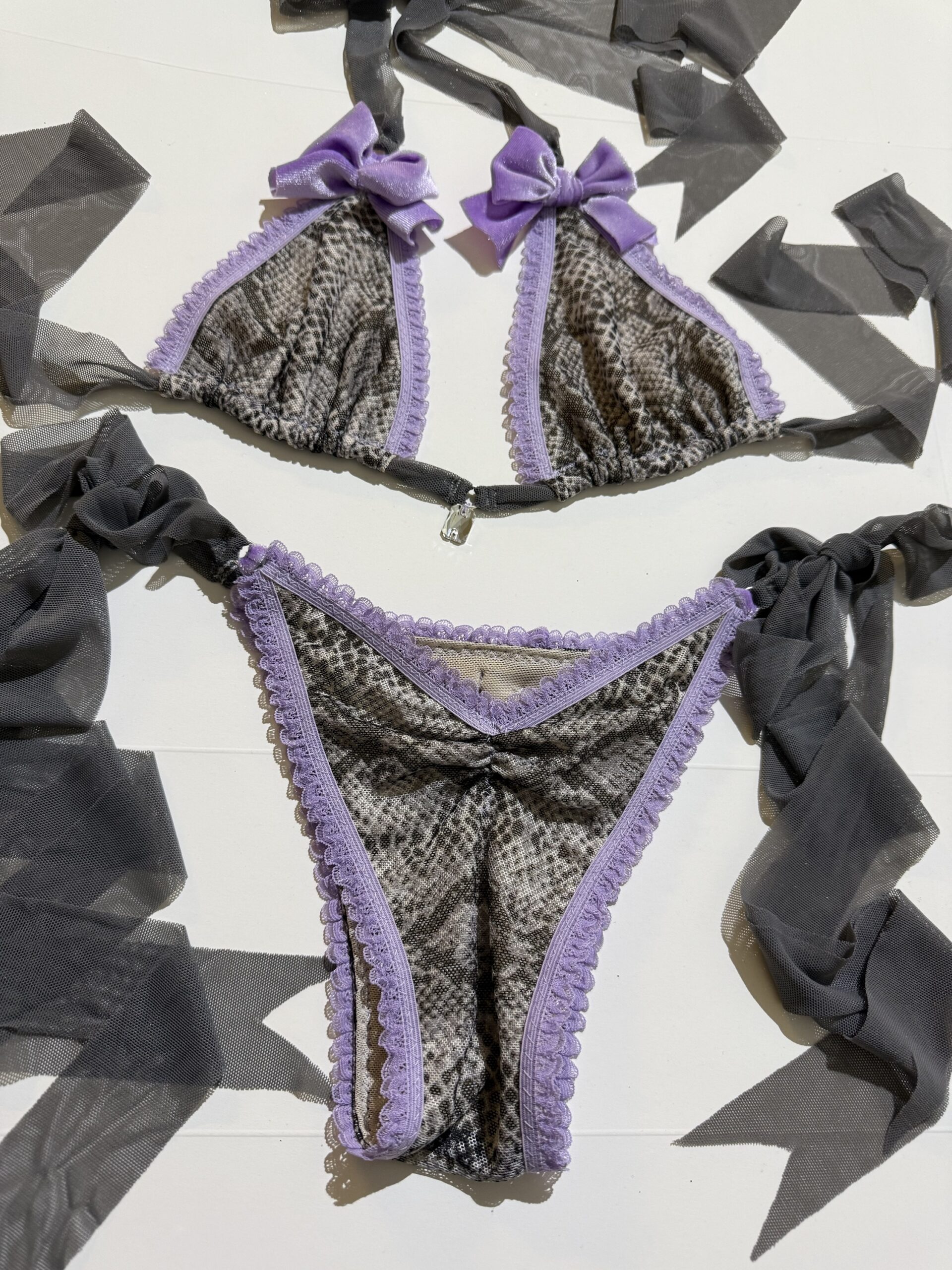 Size medium snakeskin set(low rise bikini) - Image 2